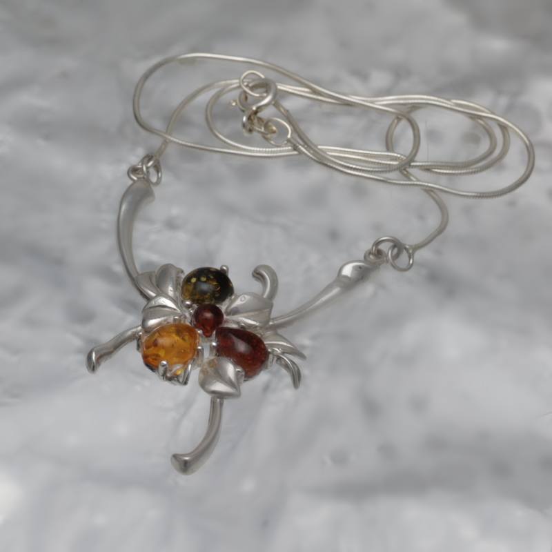 SILVER NECKLACE WITH AMBER_KKOL-004