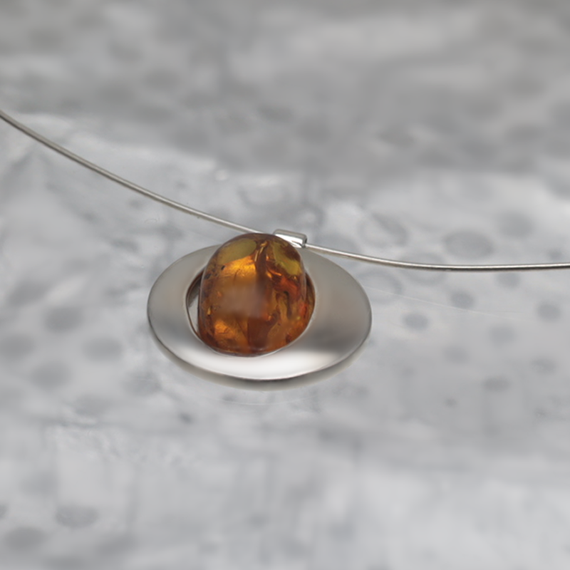 SILVER NECKLACE WITH AMBER_KKOL-008