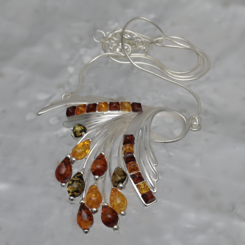 SILVER NECKLACE WITH AMBER_MWSRK-002