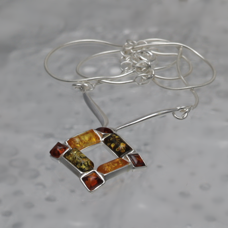 SILVER NECKLACE WITH AMBER_MWSRK-008